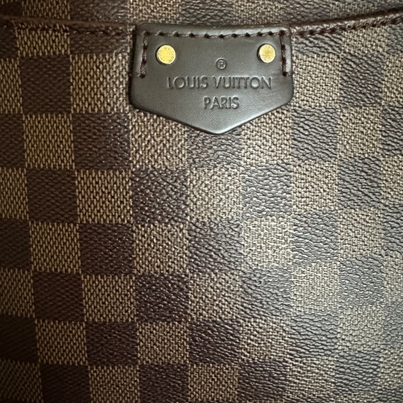 Louis Vuitton South Bank Besace Crossbody - Picture 4 of 17